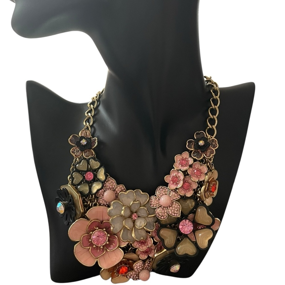 BETSEY JOHNSON Memoirs of Betsey RARE Flower Statement Necklace HOST PICK🌷🌷🌷